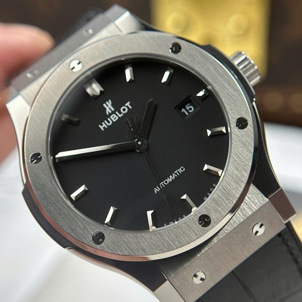 Đồng Hồ Hublot Classic Fusion Rep 11 Màu Đen Trọng Lượng 84 Gram Siêu Nhẹ Xưởng JJZ 42mm (3)