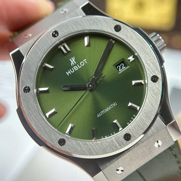 Đồng Hồ Hublot Classic Fusion Replica 11 Màu Xanh Lá Cây Trọng Lượng 84 Gram Siêu Nhẹ Xưởng JJZ 42mm (7)