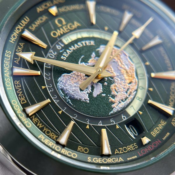 Đồng Hồ Omega Aqua Terra Worldtimer Replica 11 Màu Xanh Lá Cây Dây Cao Su Xưởng VS 43mm (2)
