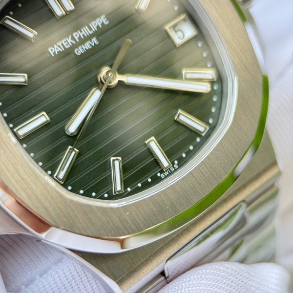 Đồng Hồ Patek Philippe Nautilus 5711 Rep Cao Cấp Mặt Xanh Lá Cây Máy Khắc Nhà Máy BBF 40mm (2)