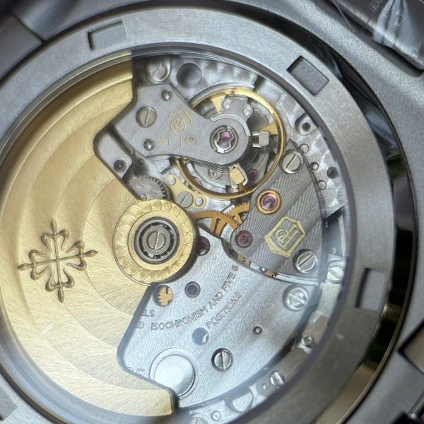 Đồng Hồ Patek Philippe Nautilus 5711 Rep Cao Cấp Mặt Xanh Lá Cây Máy Khắc Nhà Máy BBF 40mm (2)