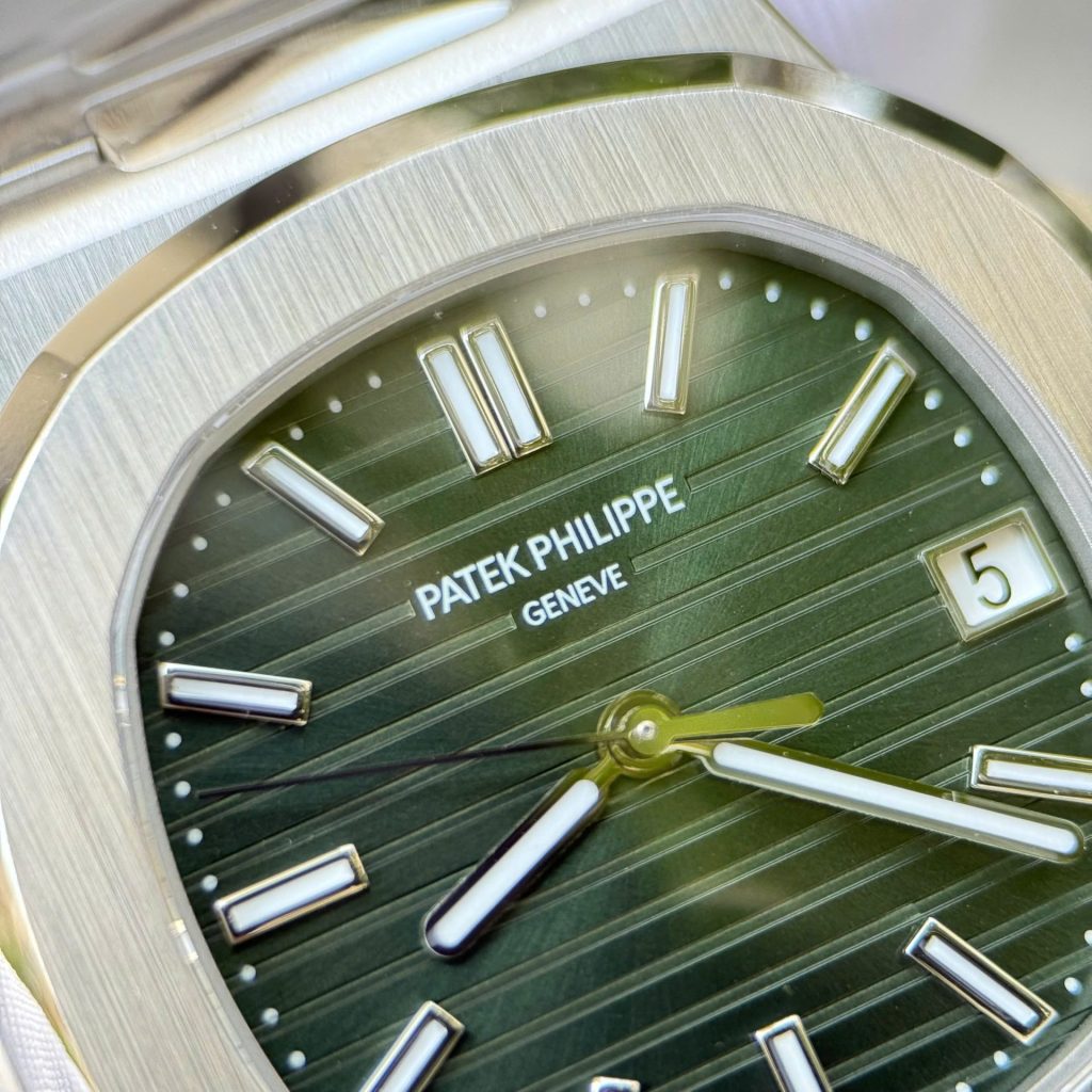 Đồng Hồ Patek Philippe Nautilus 5711 Rep Cao Cấp Mặt Xanh Lá Cây Máy Khắc Nhà Máy BBF 40mm (2)