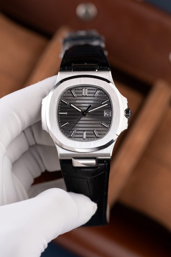 Đồng Hồ Patek Philippe Nautilus 5711 Replica 11 Mặt Xám Dây Da Tinh Chỉnh Xưởng BBF 40mm