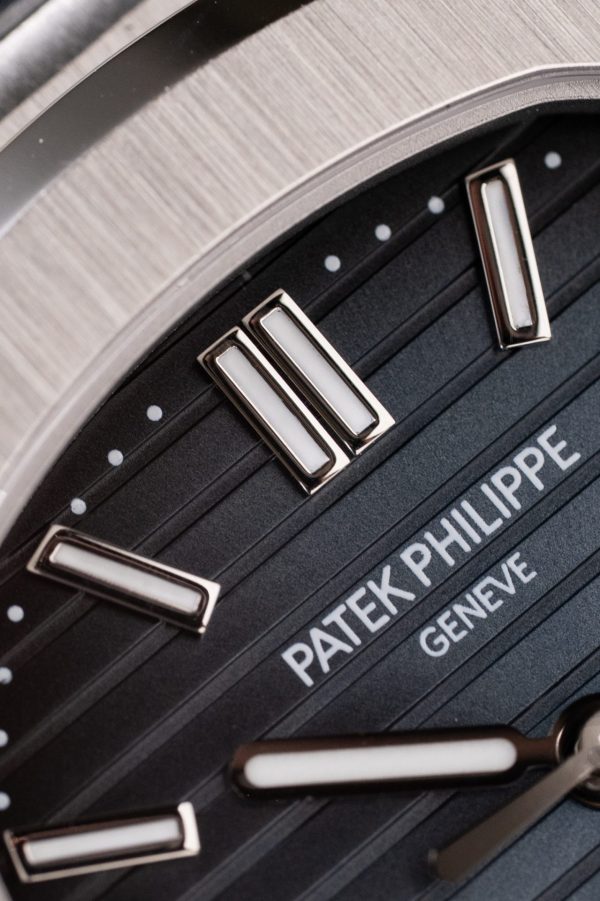 Đồng Hồ Patek Philippe Nautilus 5711 Tùy Chỉnh Mặt Xanh Blue Máy Khắc Nhà Máy BBF 40mm (2)