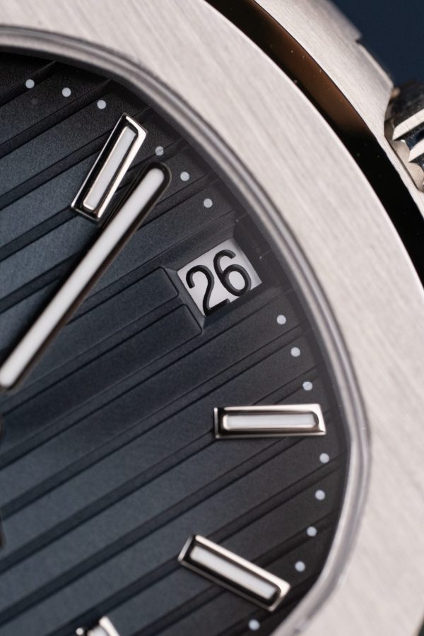 Đồng Hồ Patek Philippe Nautilus 5711 Tùy Chỉnh Mặt Xanh Blue Máy Khắc Nhà Máy BBF 40mm (2)