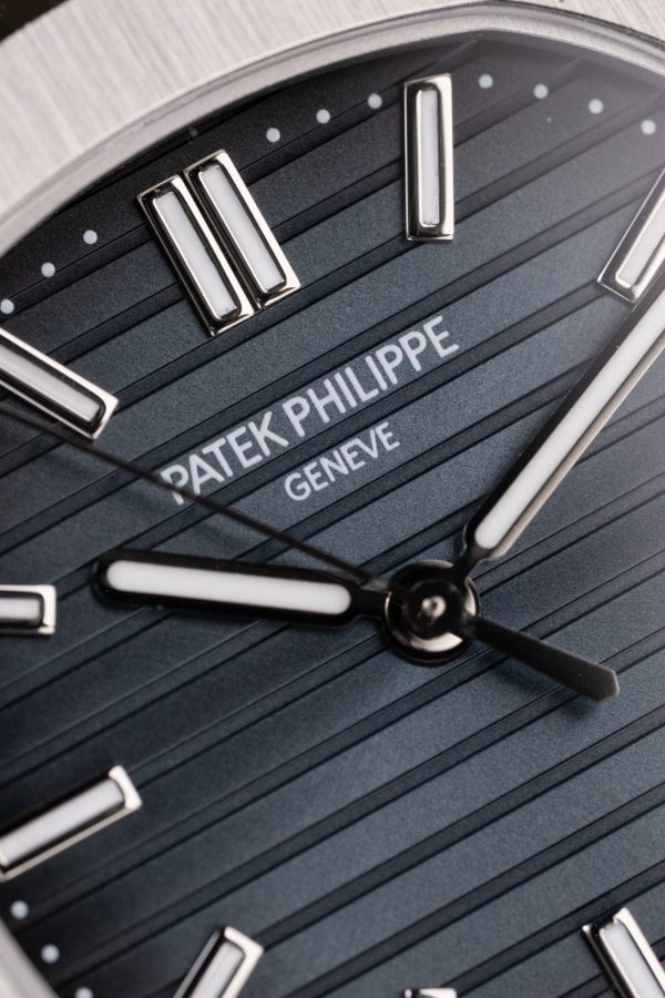 Đồng Hồ Patek Philippe Nautilus 5711 Tùy Chỉnh Mặt Xanh Blue Máy Khắc Nhà Máy BBF 40mm (2)