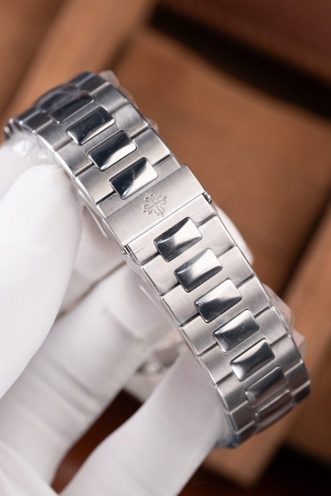 Đồng Hồ Patek Philippe Nautilus 5711 Tùy Chỉnh Mặt Xanh Blue Máy Khắc Nhà Máy BBF 40mm (2)