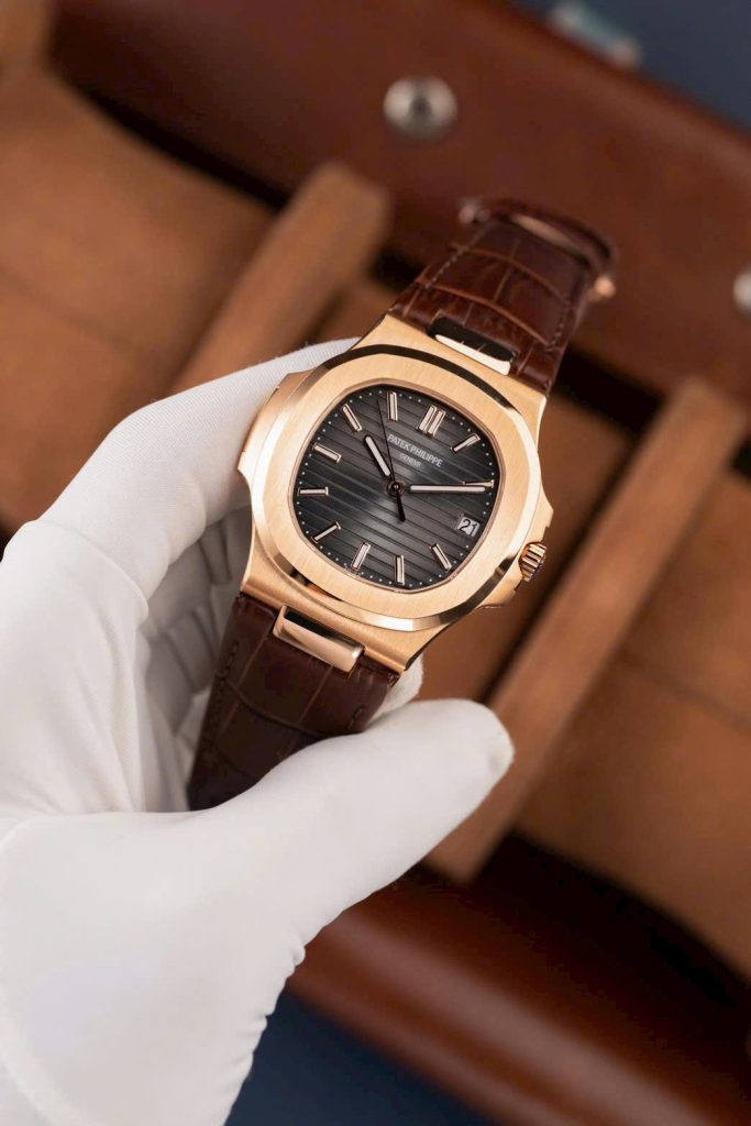 Đồng Hồ Patek Philippe Nautilus 5711R Chế Tác Mặt Xám Dây Da Máy Khắc Xưởng BBF 40mm (2)
