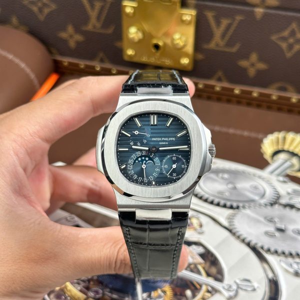 Đồng Hồ Patek Philippe Nautilus 5712 Rep 1 1 Mặt Xanh Blue Dây Da Máy Khắc Xưởng PPF 40mm (2)