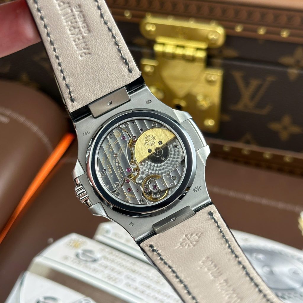 Đồng Hồ Patek Philippe Nautilus 5712 Rep 1 1 Mặt Xanh Blue Dây Da Máy Khắc Xưởng PPF 40mm (2)