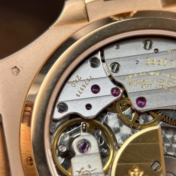 Đồng Hồ Patek Philippe Nautilus 5712R Chế Tác Mặt Xám Dây Da Lõi Máy Khắc Xưởng PPF 40mm (2)