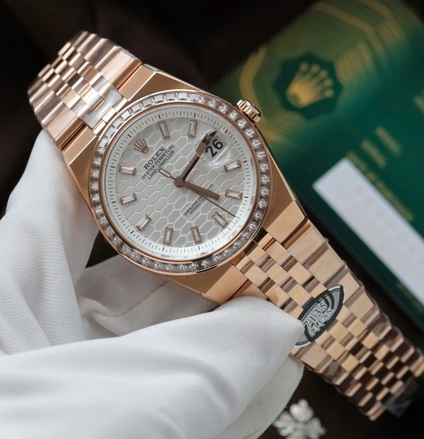 Đồng Hồ Rolex Land-Dweller 127334 Chế Tác Mặt Trắng Họa Tiết Tổ Ong Đính Đá Baguette 40mm (2)