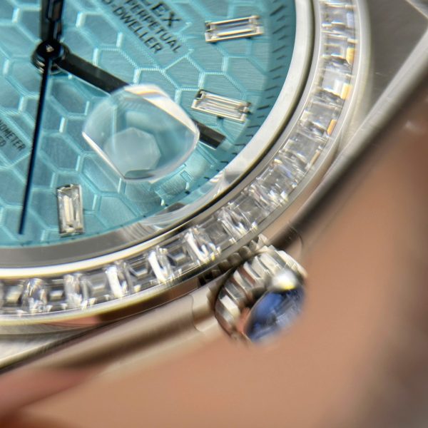 Đồng Hồ Rolex Land-Dweller 127336 Chế Tác Mặt Xanh Băng Họa Tiết Tổ Ong Đính Đá Baguette 40mm (2)