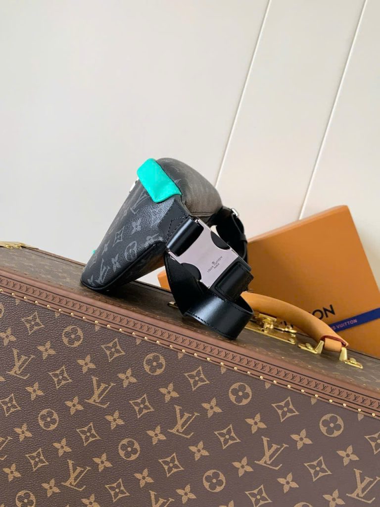 Túi Đeo Hông Louis Vuitton Siêu Cấp LV Discovery Họa Tiết Monogram Màu Xám 44x15x9cm (2)
