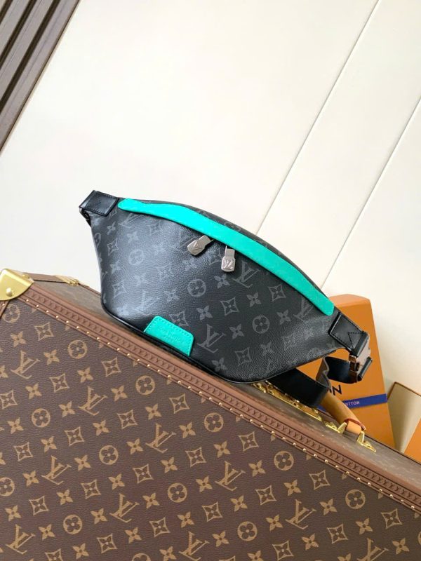 Túi Đeo Hông Louis Vuitton Siêu Cấp LV Discovery Họa Tiết Monogram Màu Xám 44x15x9cm (2)
