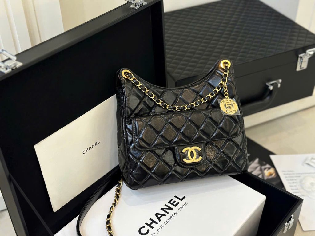 Túi Xách Chanel Hobo Siêu Cấp Nữ Màu Đen Khóa Vàng 22cm (2)