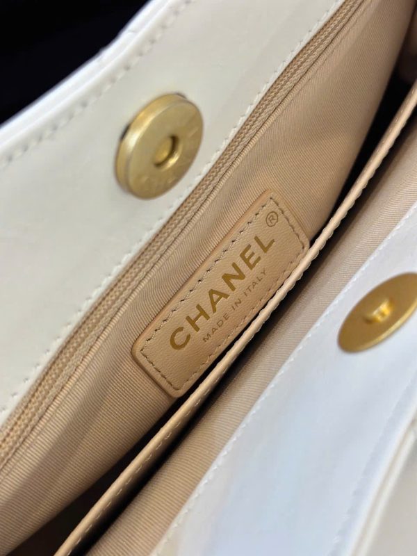 Túi Xách Chanel Hobo Siêu Cấp Nữ Màu Trắng Khóa Vàng 22cm (2)