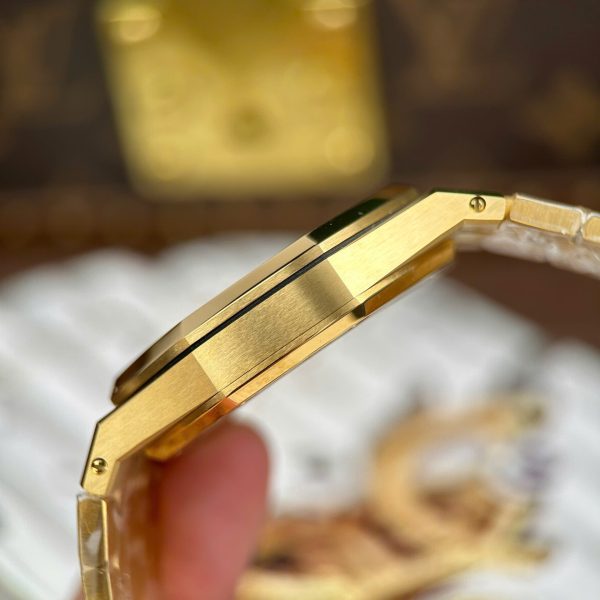 Đồng Hồ Audemars Piguet Replica Cao Cấp Royal Oak Jumbo Extra-thin Openworked 16204 Mặt Lộ Cơ Mạ Vàng Xưởng ZF 39mm (2)