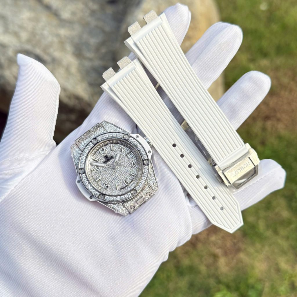 Đồng Hồ Hublot Big Bang One Click Màu Trắng Chế Tác Đính Full Kim Cương Moissanite 39mm (2)