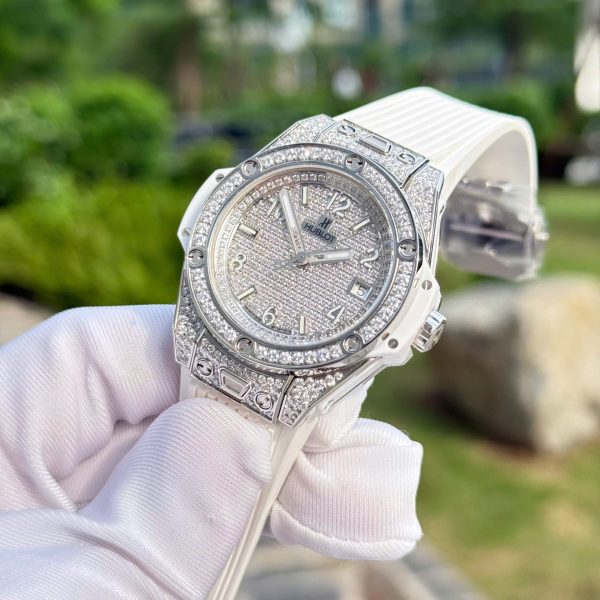 Đồng Hồ Hublot Big Bang One Click Màu Trắng Chế Tác Đính Full Kim Cương Moissanite 39mm (2)