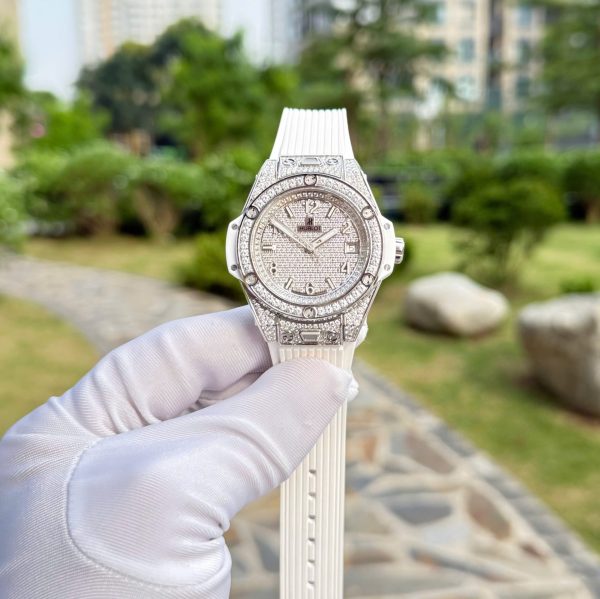 Đồng Hồ Hublot Big Bang One Click Màu Trắng Chế Tác Đính Full Kim Cương Moissanite 39mm (2)