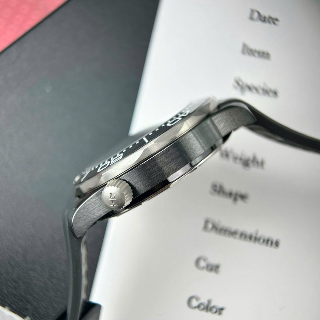 Đồng Hồ Omega Seamaster 300M Rep Cao Cấp Màu Đen Máy Cơ Thụy Sỹ Nhà Máy VS 42mm (2)