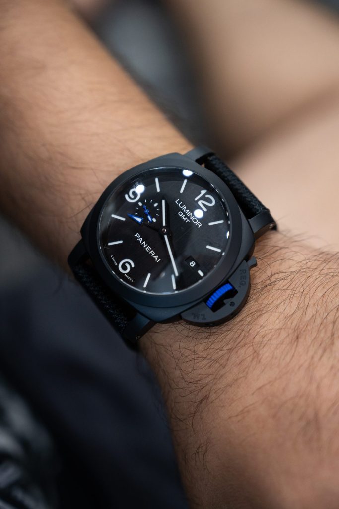 Đồng Hồ Panerai Luminor GMT PAM1176 Replica 11 Vỏ Carbon Dây Vải Nato Xưởng VS 44mm (1)
