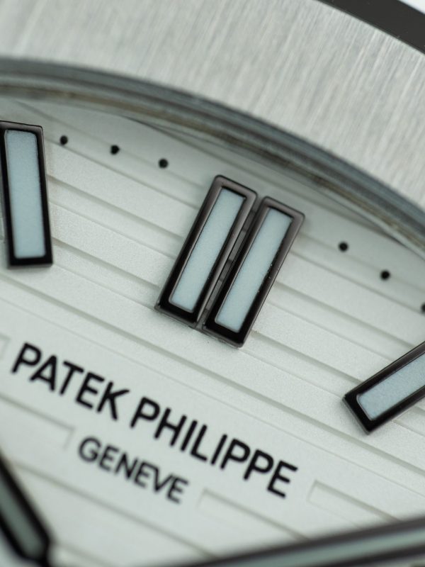 Đồng Hồ Patek Philippe Nautilus 5740 Rep 11 Mặt Trắng Máy Cơ Thụy Sỹ 40mm (1)