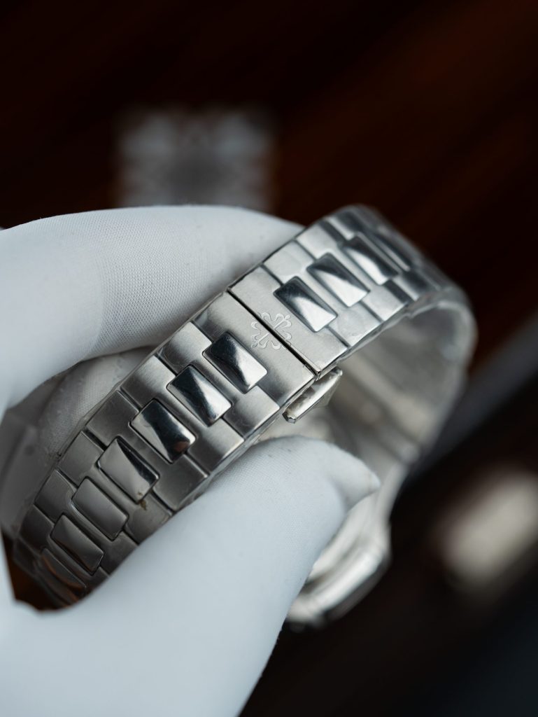 Đồng Hồ Patek Philippe Nautilus 5740 Rep 11 Mặt Trắng Máy Cơ Thụy Sỹ 40mm (1)