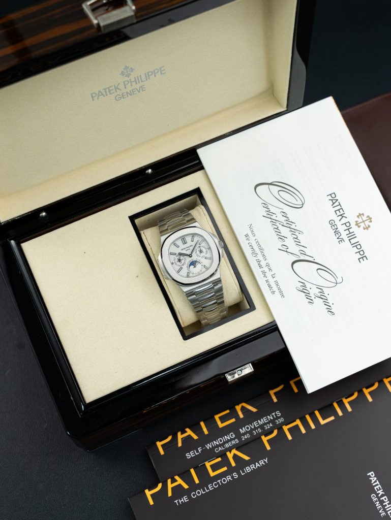 Đồng Hồ Patek Philippe Nautilus 5740 Rep 11 Mặt Trắng Máy Cơ Thụy Sỹ 40mm (1)