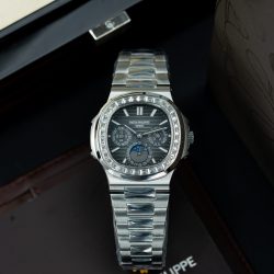 Đồng Hồ Patek Philippe Nautilus 5740 Replica 11 Mặt Xám Viền Đính Đá Baguette 40mm (2)