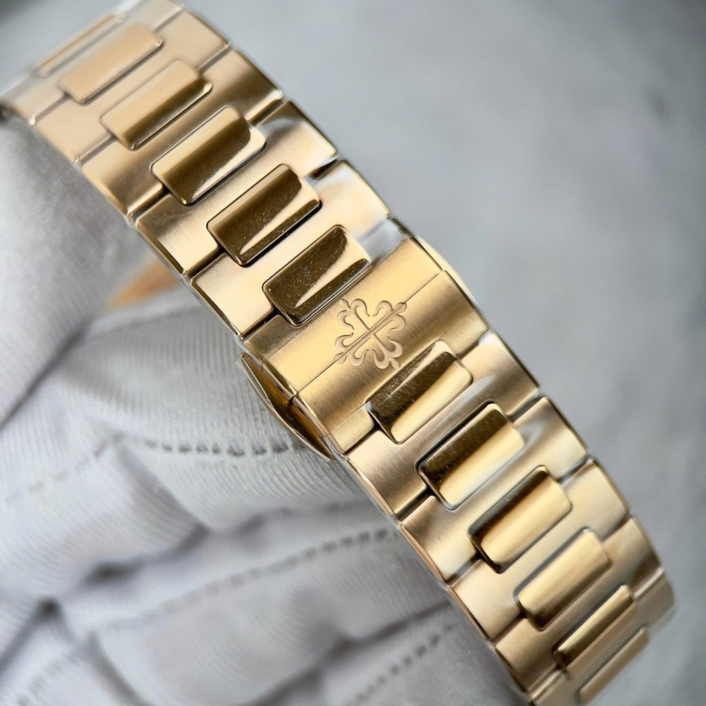 Đồng Hồ Patek Philippe Nautilus 7118 Replica 11 Mặt Trắng Viền Đính Kim Cương Moissanite 35 (2)