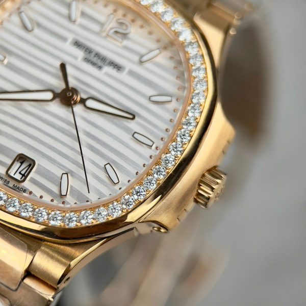 Đồng Hồ Patek Philippe Nautilus 7118 Replica 11 Mặt Trắng Viền Đính Kim Cương Moissanite 35 (2)