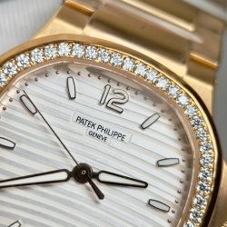 Đồng Hồ Patek Philippe Nautilus 7118 Replica 11 Mặt Trắng Viền Đính Kim Cương Moissanite 35 (2)