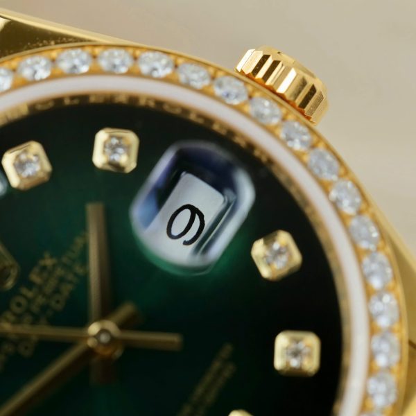 Đồng Hồ Rolex Day-Date 128348 Chế Tác Mặt Xanh Lá Cây Ombre Bọc Vàng 18K Viền Đính Moissanite 36mm (2)