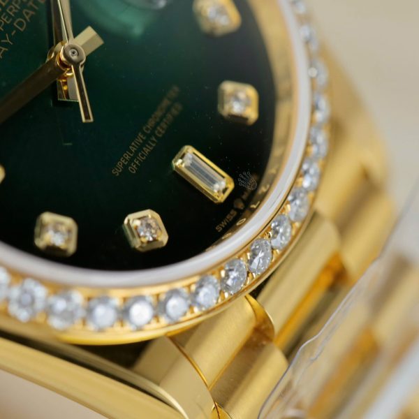 Đồng Hồ Rolex Day-Date 128348 Chế Tác Mặt Xanh Lá Cây Ombre Bọc Vàng 18K Viền Đính Moissanite 36mm (2)