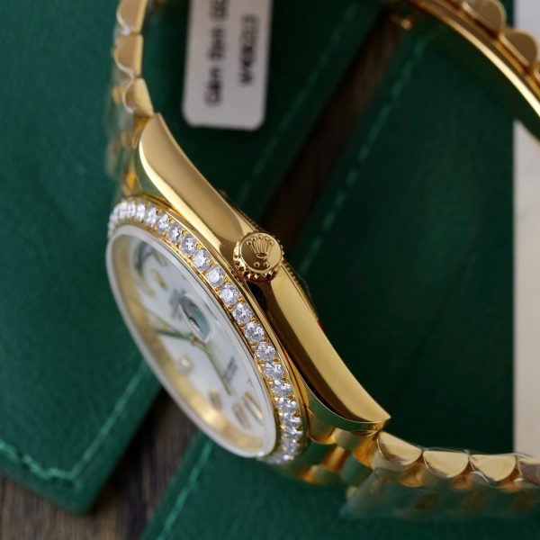 Đồng Hồ Rolex Day-Date Mặt MOP Chế Tác Bọc Vàng 18K Viền Đính Kim Cương Moissanite Xưởng GM 40mm (2)
