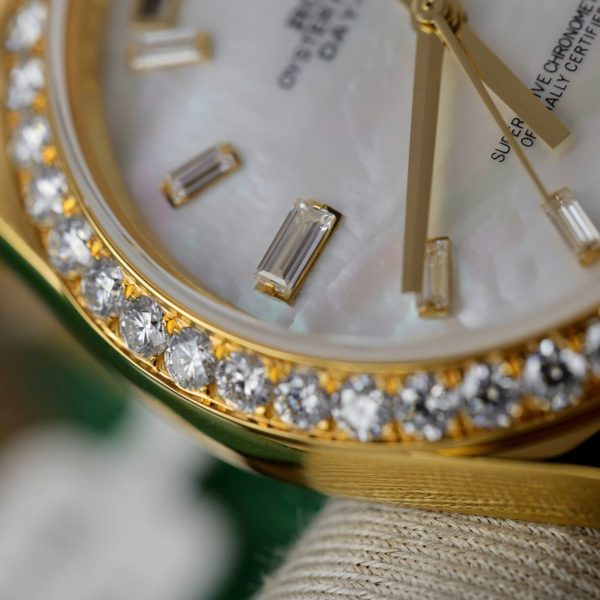 Đồng Hồ Rolex Day-Date Mặt MOP Chế Tác Bọc Vàng 18K Viền Đính Kim Cương Moissanite Xưởng GM 40mm (2)