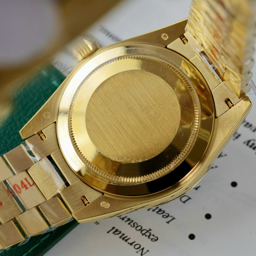 Đồng Hồ Rolex Day-Date Mặt Xanh Lá Cây Chế Tác Bọc Vàng Thật Viền Đính Kim Cương Moissanite Xưởng GM 40mm (2)