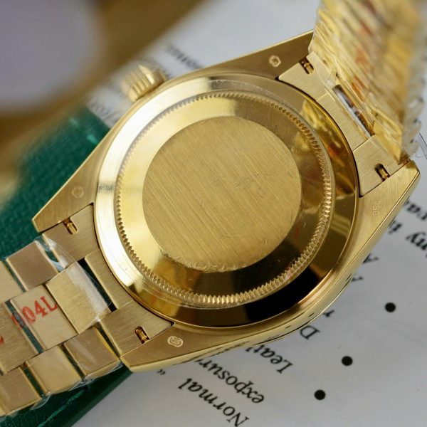 Đồng Hồ Rolex Day-Date Mặt Xanh Lá Cây Chế Tác Bọc Vàng Thật Viền Đính Kim Cương Moissanite Xưởng GM 40mm (2)