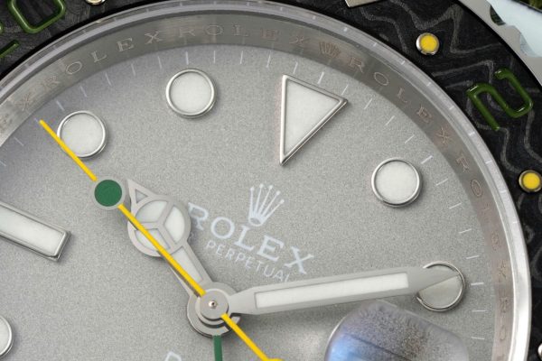 Đồng Hồ Rolex GMT-Master II DiW Replica 11 Vỏ Carbon Trắng Mặt Xám 40mm (2)