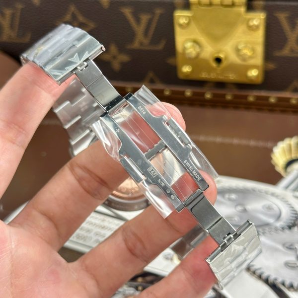 Đồng Hồ Vacheron Constantin Overseas Ultra-Thin 2000V Rep 11 Mặt Xanh Dương Máy Cơ Thụy Sỹ Xưởng 8F 40mm (2)