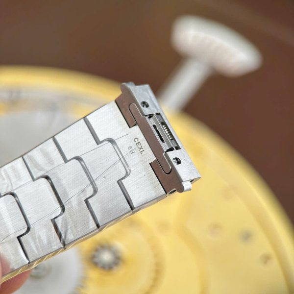 Đồng Hồ Cartier Santos Chế Tác Mặt Lộ Cơ Viền Xanh Dương Dây Kim Loại 39 (2)