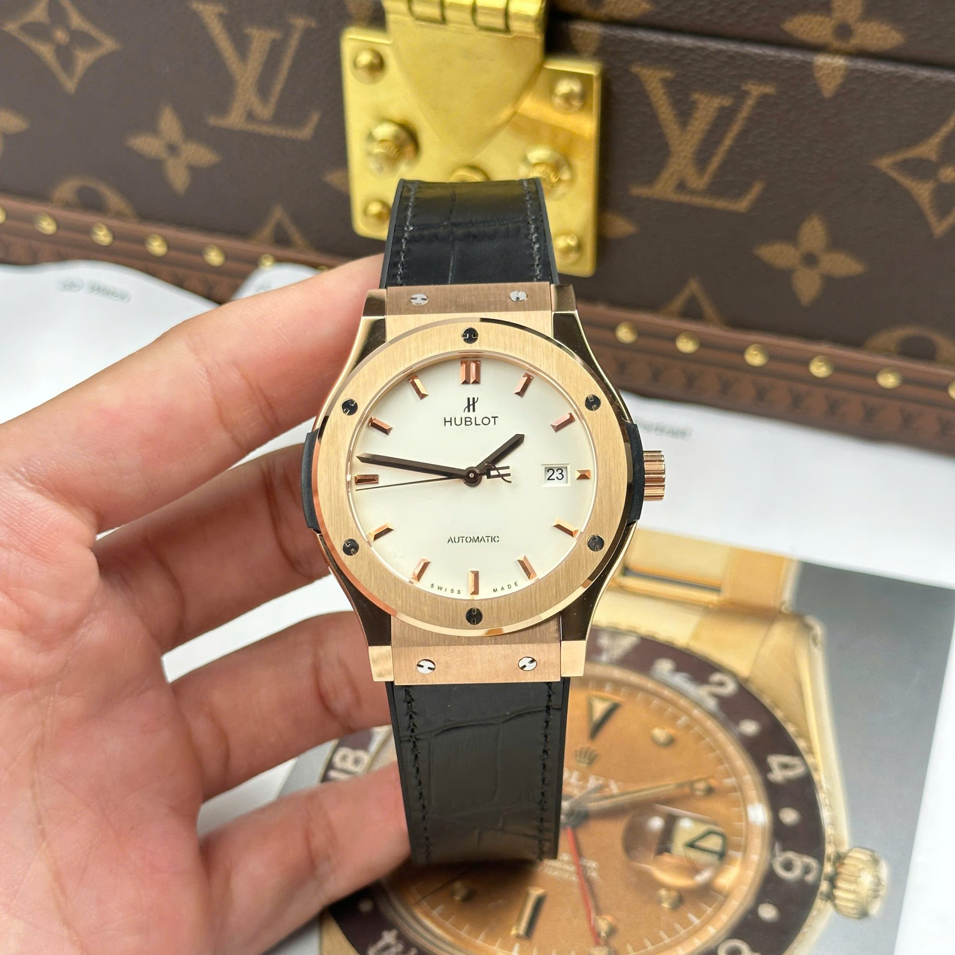 Đồng Hồ Hublot Classic Fusion King Gold Replica 11 Mặt Trắng Máy Cơ Thụy Sỹ Xưởng JJZ 42mm (1) Đồng Hồ Hublot Classic Fusion King Gold Replica Cao Cấp
