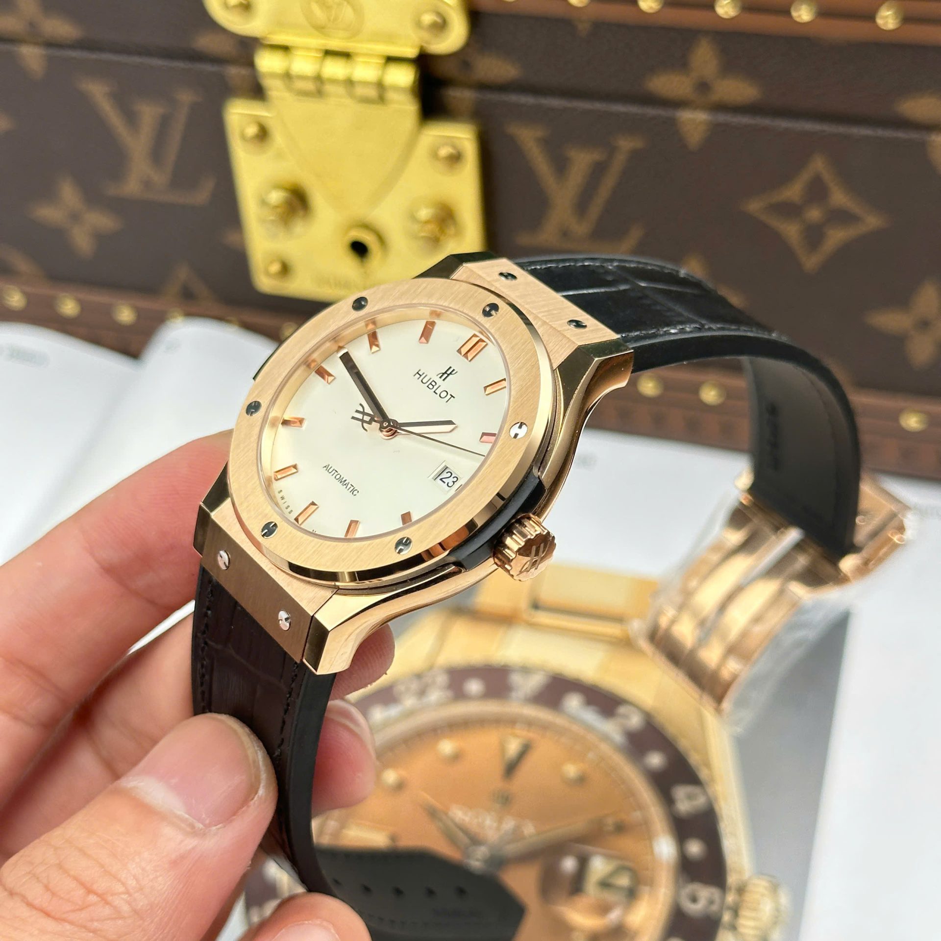 Đồng Hồ Hublot Classic Fusion King Gold Replica 11 Mặt Trắng Máy Cơ Thụy Sỹ Xưởng JJZ 42mm (7) Đồng Hồ Hublot Classic Fusion King Gold Replica Cao Cấp