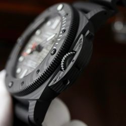 Đồng Hồ Panerai Submersible Luna Rossa PAM01039 Chế Tác Máy Cơ Thụy Sỹ Dây Cao Su 47mm (2)