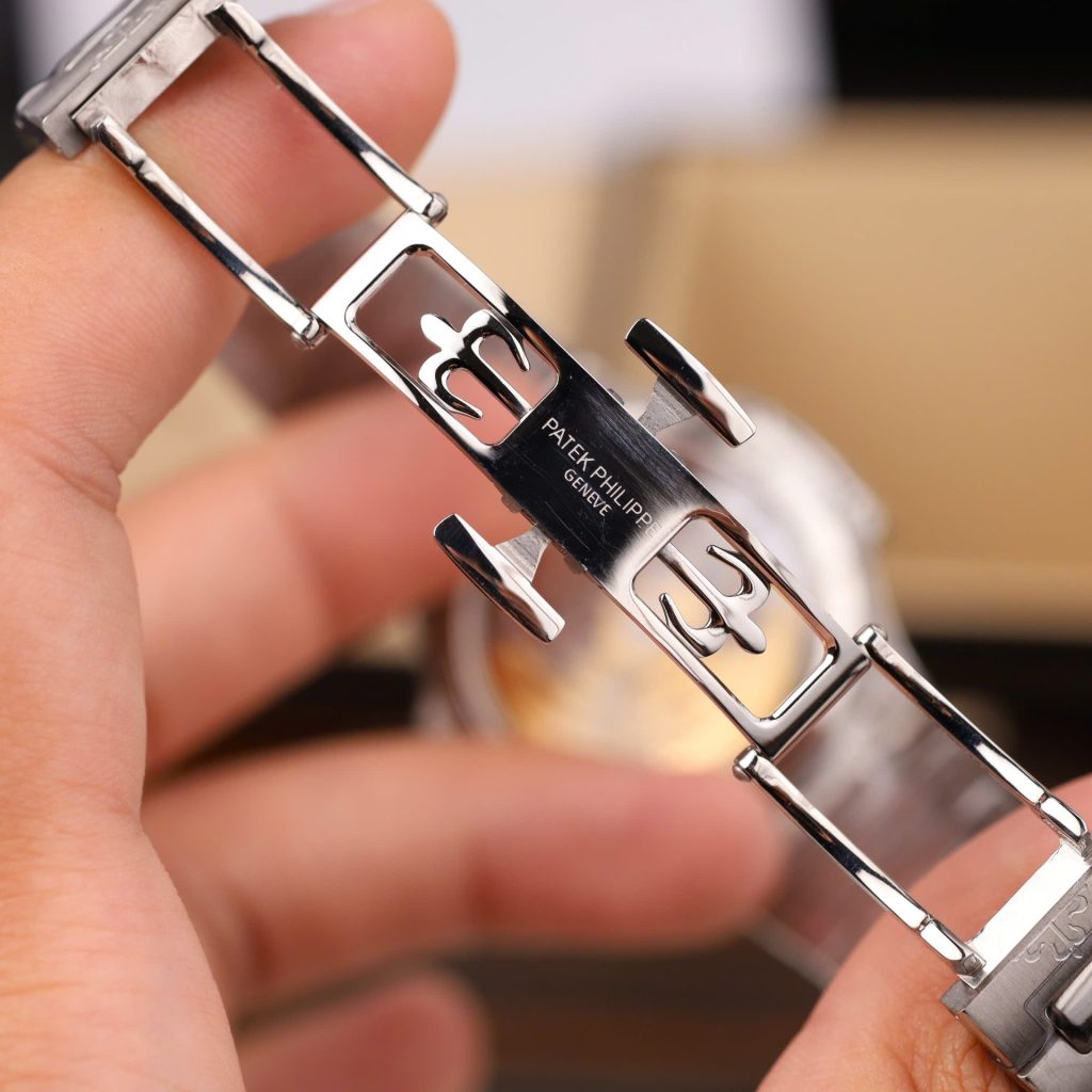 Đồng Hồ Patek Philippe Nautilus 7118 Fake Cao Cấp Mặt Trắng Máy Cơ Thụy Sỹ Nhà Máy GR 35.2mm