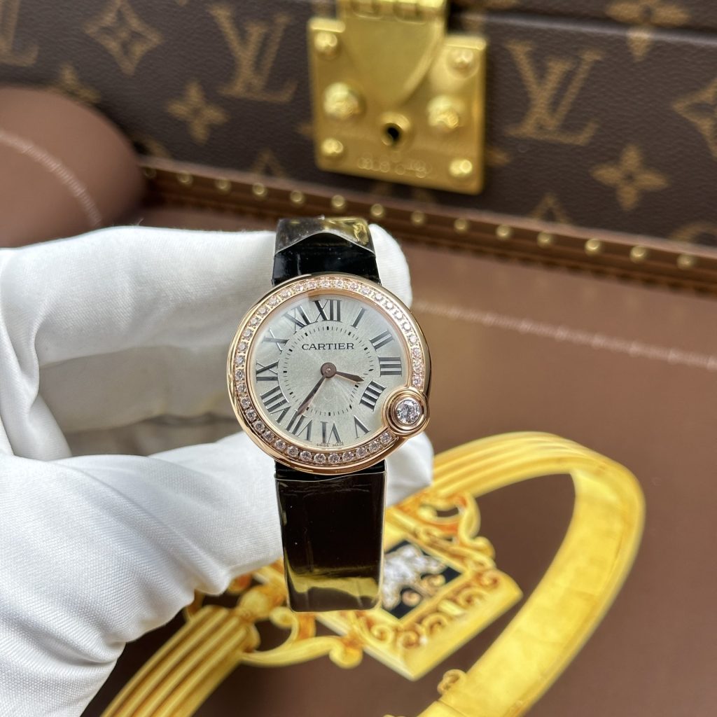 Đồng Hồ Cartier Ballon Blanc Rep 11 Nữ Mặt Xám Viền Đính Đá Nhà Máy AF 30mm (2)