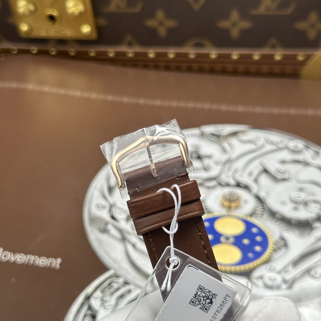 Đồng Hồ Cartier Tank Louis Fake Cao Cấp Mặt Trắng Dây Da Màu Nâu 27.8×38 (2)