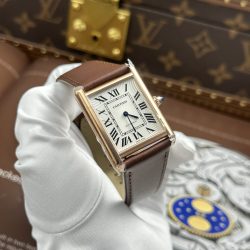 Đồng Hồ Cartier Tank Louis Fake Cao Cấp Mặt Trắng Dây Da Màu Nâu 27.8×38 (2)
